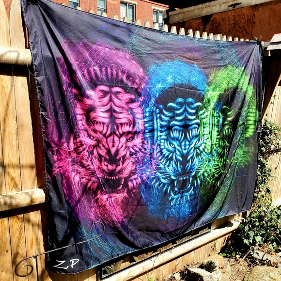 Triple Tiger Tapestry Wall Hanging Decor - Picture 5 of 8